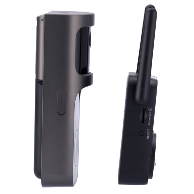 Dois dispositivos eletrónicos pretos lado a lado, um com botão USB, outro com antena e slot Micro SD.