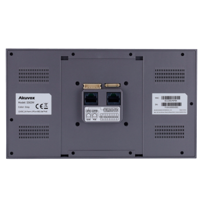 Painel eletrónico cinzento Akuvox modelo 5653C com portas de rede e etiquetas