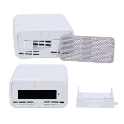 Dispositivos eletrónicos brancos com grelhas e painéis removíveis cinzentos