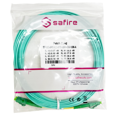 Cabo Patch Cord verde claro com conectores verdes na embalagem transparente com etiqueta da Safire
