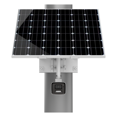 Painel solar preto com estrutura metálica cinza e câmara de segurança