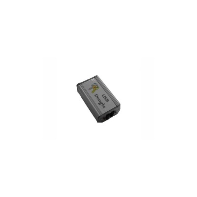 Dongle USB cinza metálico com texto e logótipo colorido