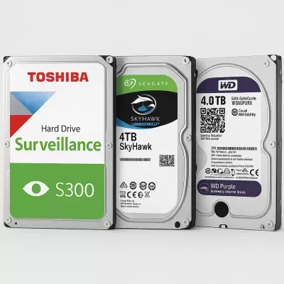 Imagem de três discos rígidos Toshiba, Seagate e WD de diferentes capacidades e cores