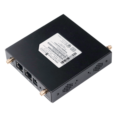 Dispositivo preto com portas Ethernet e etiquetas visíveis