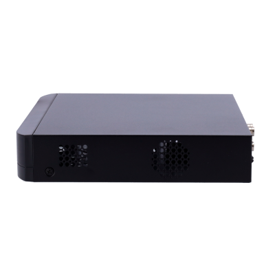 Aparelho eletrónico preto retangular com ventilações circulares na lateral