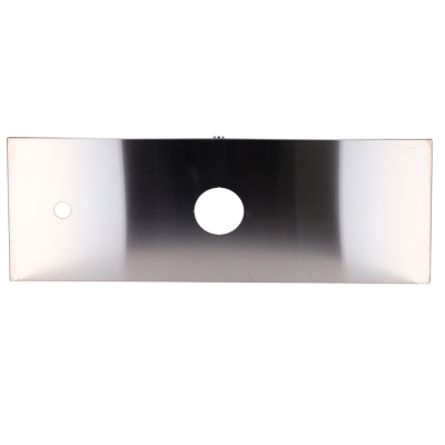 Painel metálico espelhado com dois orifícios redondos.