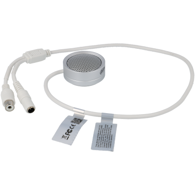 Microfone portátil redondo prateado com cabo branco e duas fichas nas extremidades