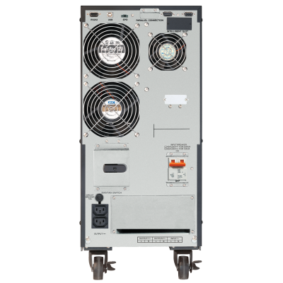 Equipamento eletrónico cinza com ventoinhas, conectores e interruptores em fundo branco.