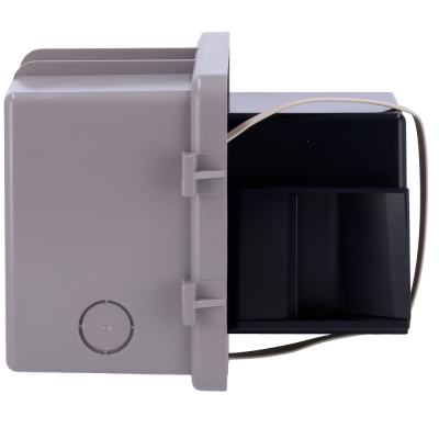 Dispositivo eletrônico com caixa cinzenta e compartimento preto