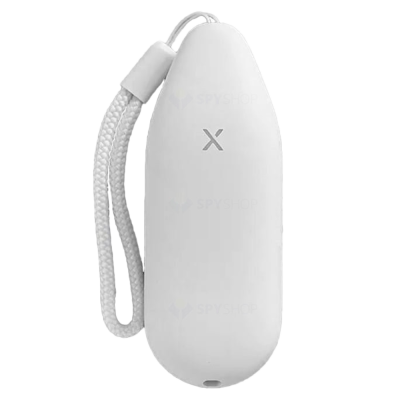 Dispositivo portátil branco com corda branca e símbolo X