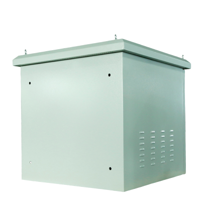 Caixa metálica cinza claro com tampo e ventilação