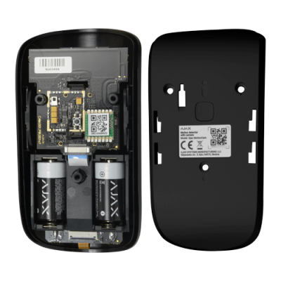 Sensor eletrônico preto com tampa removível mostrando circuito interno e pilhas