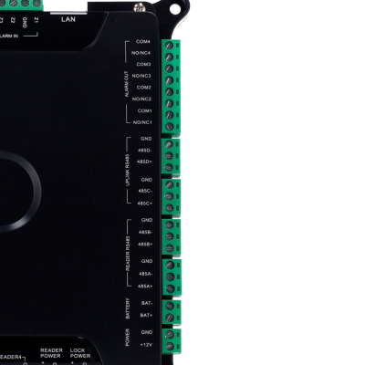 Placa eletrónica preta com conectores verdes e marcações técnicas para ligações elétricas