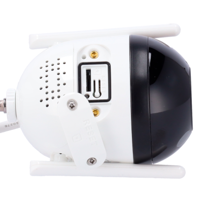 Câmara de segurança branca com lente preta e antena