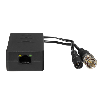 Adaptador preto com conector RJ45 e cabos com conectores DC e BNC