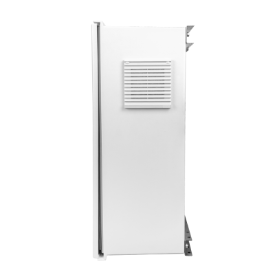Painel lateral branco com grelha de ventilação quadrada branca montado em suporte metálico