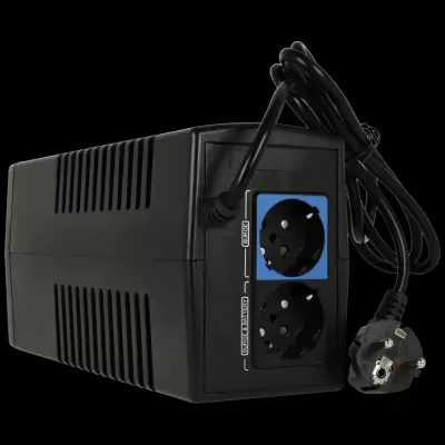 Estabilizador preto com duas tomadas, uma azul e outra preta, e cabo elétrico.