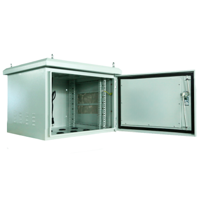 Caixa metálica cinzenta para equipamentos eletrónicos com porta aberta