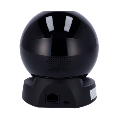 Câmara de vigilância preta com cabos e etiqueta técnica