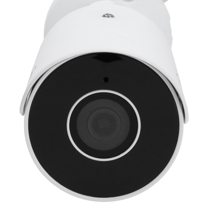 Câmara de vigilância branca com lente circular negra em fundo branco