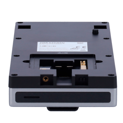 Dispositivo eletrônico retangular preto e cinza com conectores e etiqueta branca