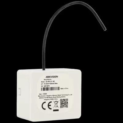 Módulo relé Hikvision branco com cabo preto e etiqueta com texto