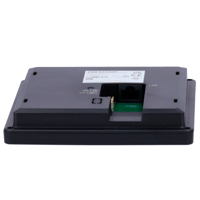 Dispositivo eletrônico preto com etiqueta e porta LAN