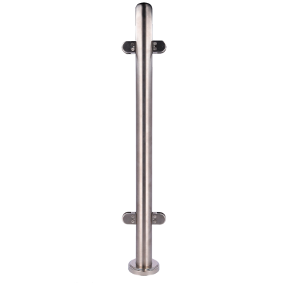 Coluna metal prateado com suportes em fundo branco