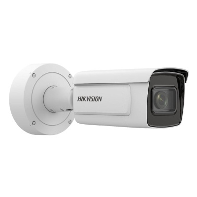 Câmara de vigilância branca HIKVISION com lente preta e suporte de fixação arredondado.