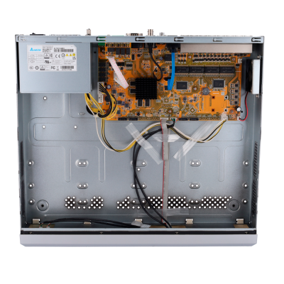 Interior de equipamento eletrónico com placa de circuito e fonte de alimentação Delta