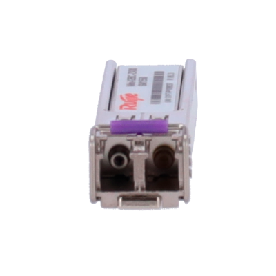 transceptor óptico SFP branco com detalhes roxos em fundo branco