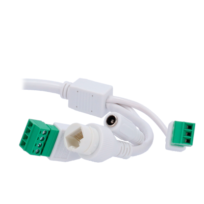 Cabo com conectores terminais verdes, RJ45 branco e tomada DC