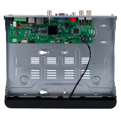 Parte traseira de dispositivo eletrónico com placa de circuito verde e conectores