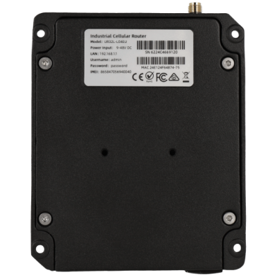 Roteador industrial celular preto com etiqueta branca contendo informações técnicas.