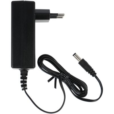 Carregador elétrico preto com ficha europeia e cabo com conector redondo