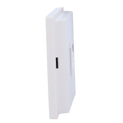 Dispositivo eletrônico branco retangular com entrada USB lateral