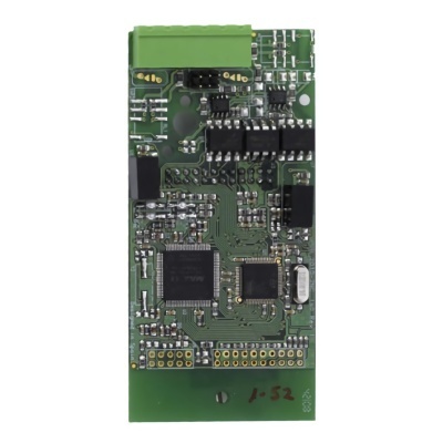 Placa de circuito eletrónico verde com chips pretos e componentes variados