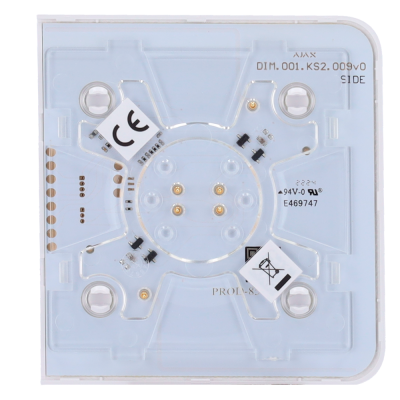 Placa eletrónica branca com componentes e etiquetas