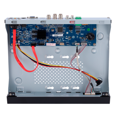 Dispositivo eletrónico aberto com placa de circuito azul e fios coloridos