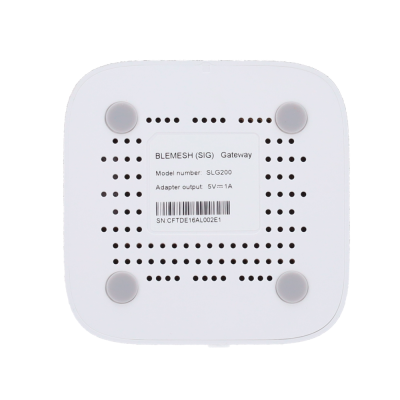 Base branca de dispositivo eletrônico quadrada com etiqueta e pés de borracha cinza