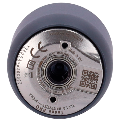 Roda de patinete ou skate elétrica cinzenta com núcleo metálico e texto gravado