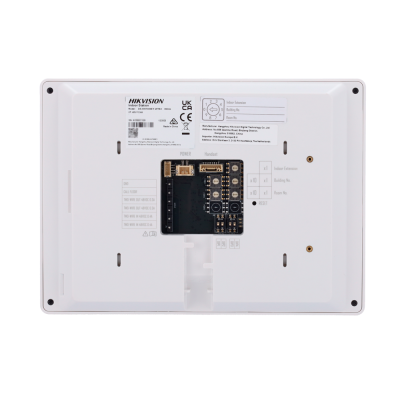 Painel eletrónico branco HIKVISION com etiquetas e conectores