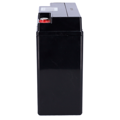 Bateria preta retangular com terminal vermelho e etiqueta branca