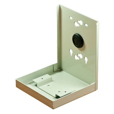 Suporte metálico branco com botão preto e orifícios para montagem.