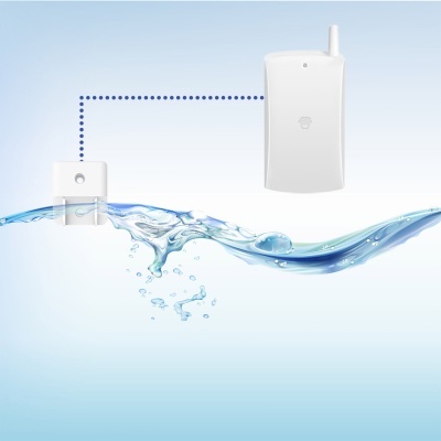 Sensor branco com antena e dispositivo branco quadrado sobre fundo azul com onda de água
