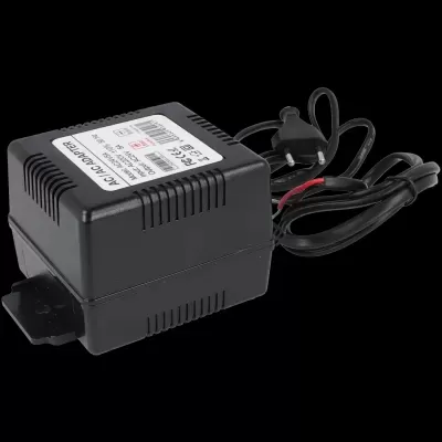 Adaptador AC AC preto com cabo e ficha europeia