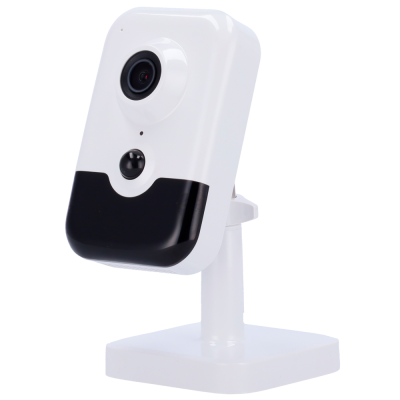 Câmara de vigilância interior branca e preta montada em suporte branco