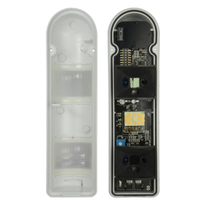Dispositivo eletrônico retangular desmontado com tampa branca e placa de circuito preto