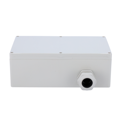 Caixa elétrica branca retangular com entrada para cabo na lateral