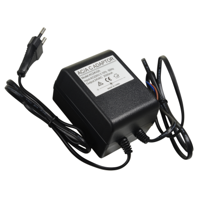 Transformador adaptador de corrente preto com etiqueta branca e cabo eléctrico.